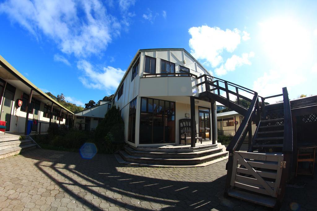 Stewart Island Backpackers Albergue Half-moon Bay Exterior foto