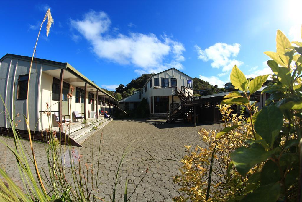 Stewart Island Backpackers Albergue Half-moon Bay Exterior foto