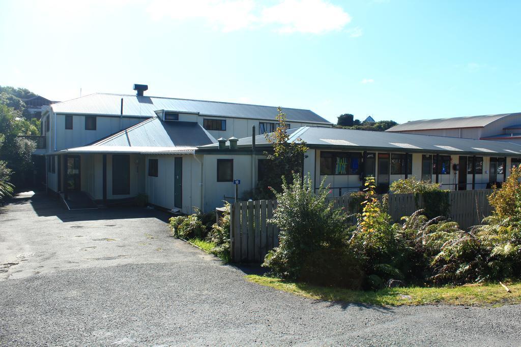 Stewart Island Backpackers Albergue Half-moon Bay Exterior foto