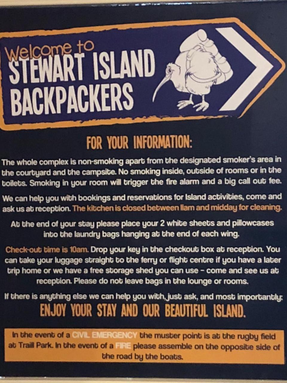 Stewart Island Backpackers Albergue Half-moon Bay Exterior foto