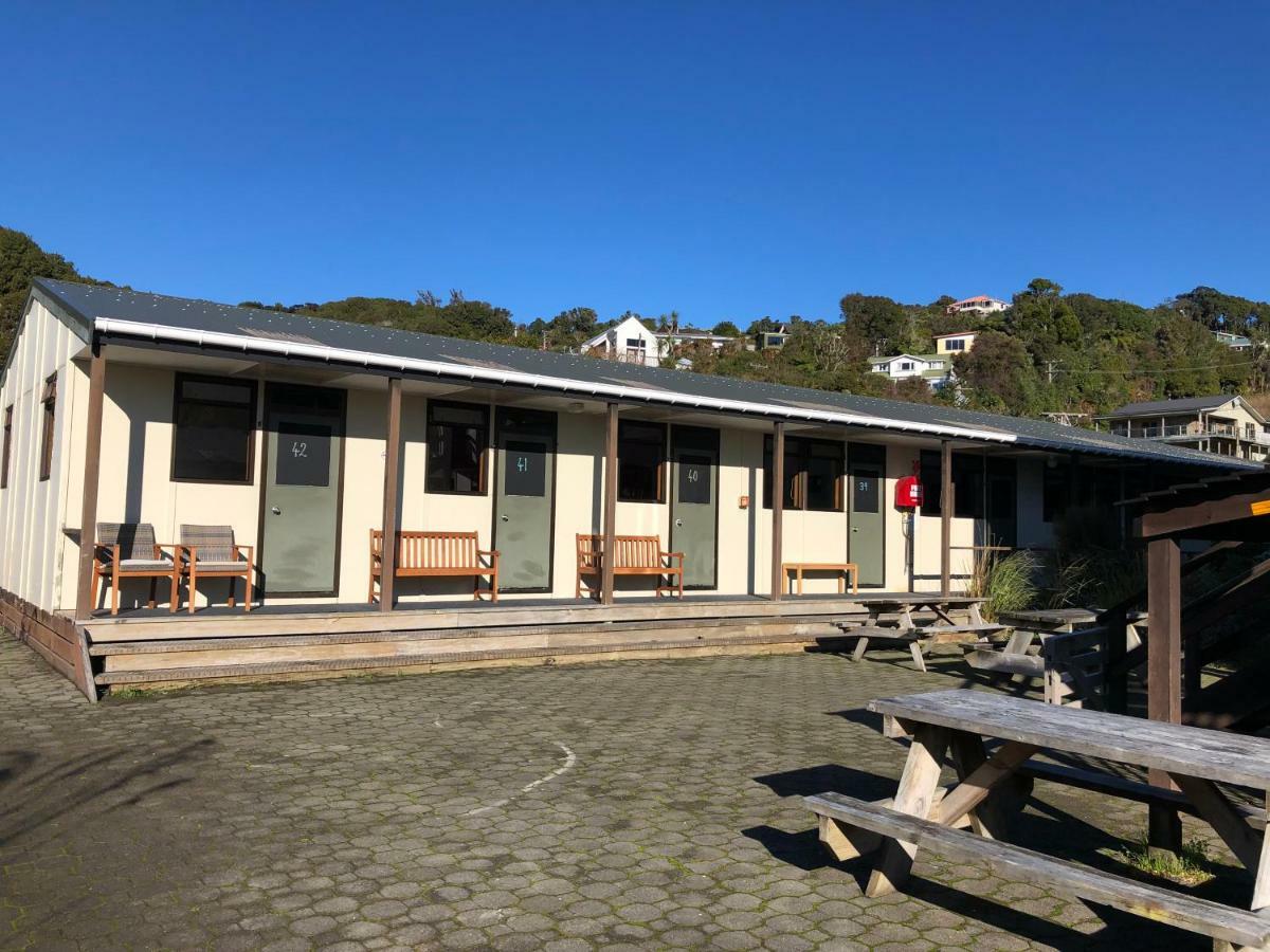 Stewart Island Backpackers Albergue Half-moon Bay Exterior foto