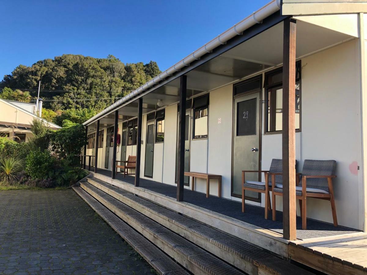 Stewart Island Backpackers Albergue Half-moon Bay Exterior foto